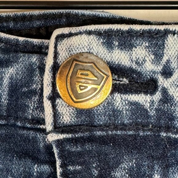 π 2/$30 Encrypted Acid Wash Stretch Moto Jeans - Picture 3 of 6